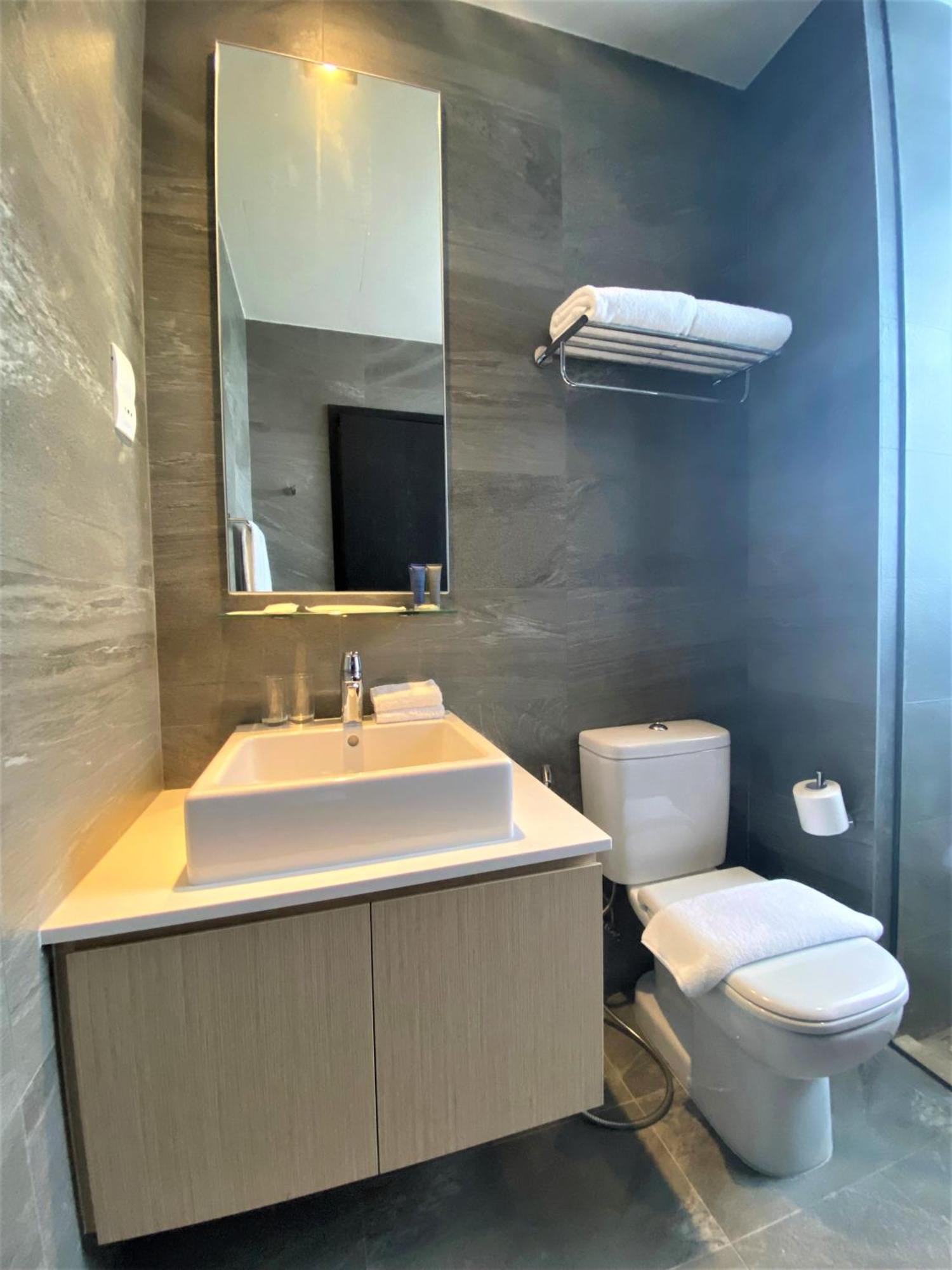 Momentus Serviced Residences Novena Singapura Luaran gambar
